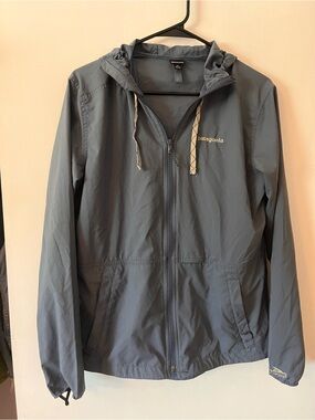 Patagonia waterproof wind breaker